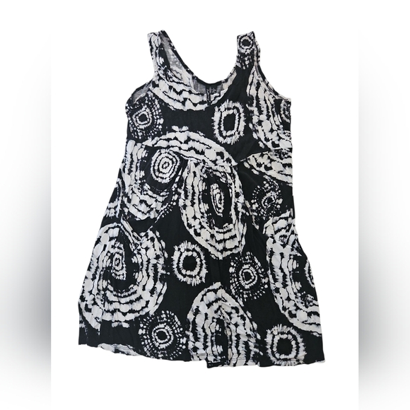 Elegant Black and White Swirl Dress - Picture 1 of 1